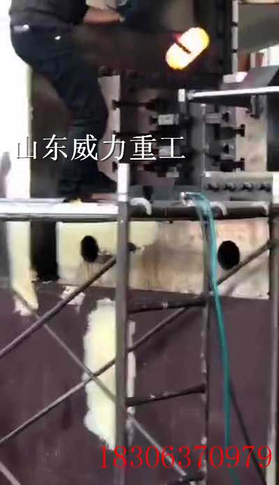 4800噸多向模鍛液壓機運行中